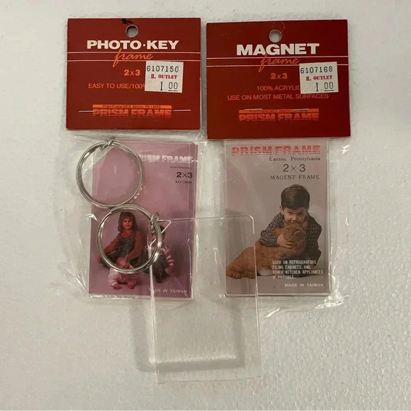 Vintage Magnetic Frame & 2 Keychains Clear Acrylic 2” x 3” by Prism Frame Retro - Picture 1 of 5